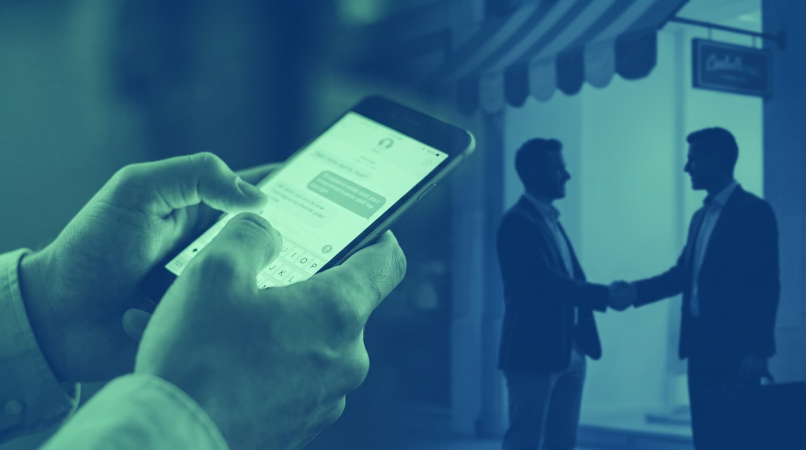 Mensagem sendo escrita no celular e, ao fundo, um aperto de mão à porta de um pequeno negócio